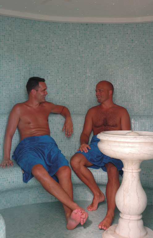 men sharing weight loss information