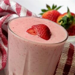 coconut-milk-strawberry-smoothie